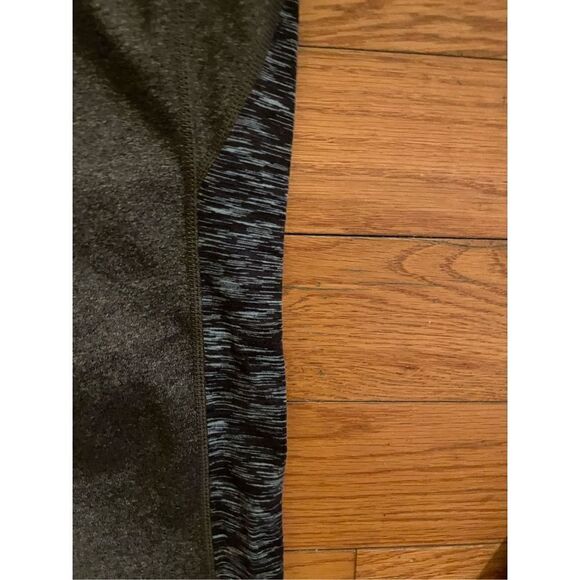 Athleta Capri Leggings (SZ L) - Picture 4 of 5